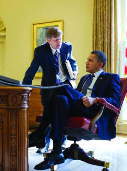 Hoover senior fellow Michael McFaul briefs President Obama in the Oval Office in