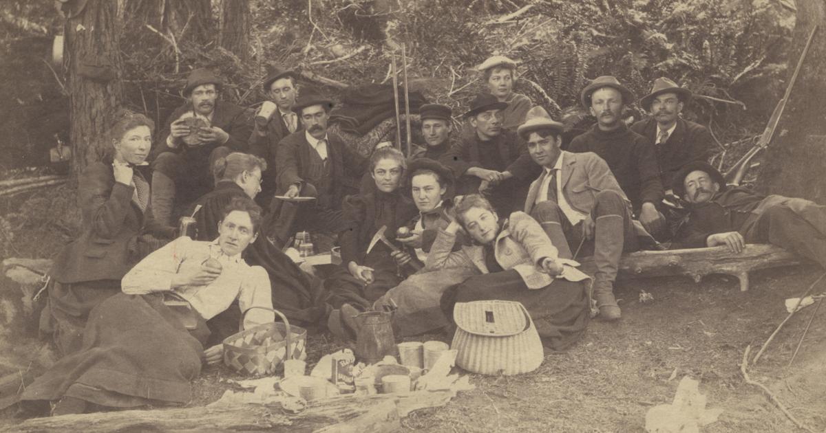 Lou Henry Hoover at center of picnicing Zoology club, circa 1897