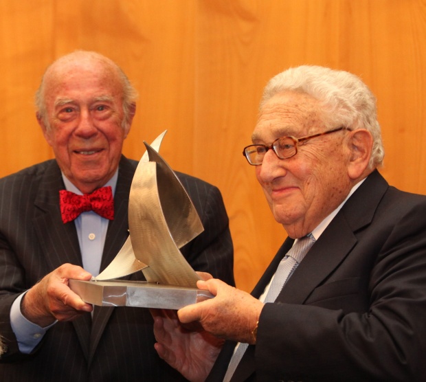 shultz-receives-kissinger-prize201206011134.jpg