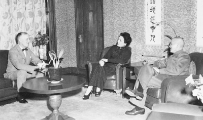 Cooke talks with Madame Chiang Kai-shek and the generalissimo