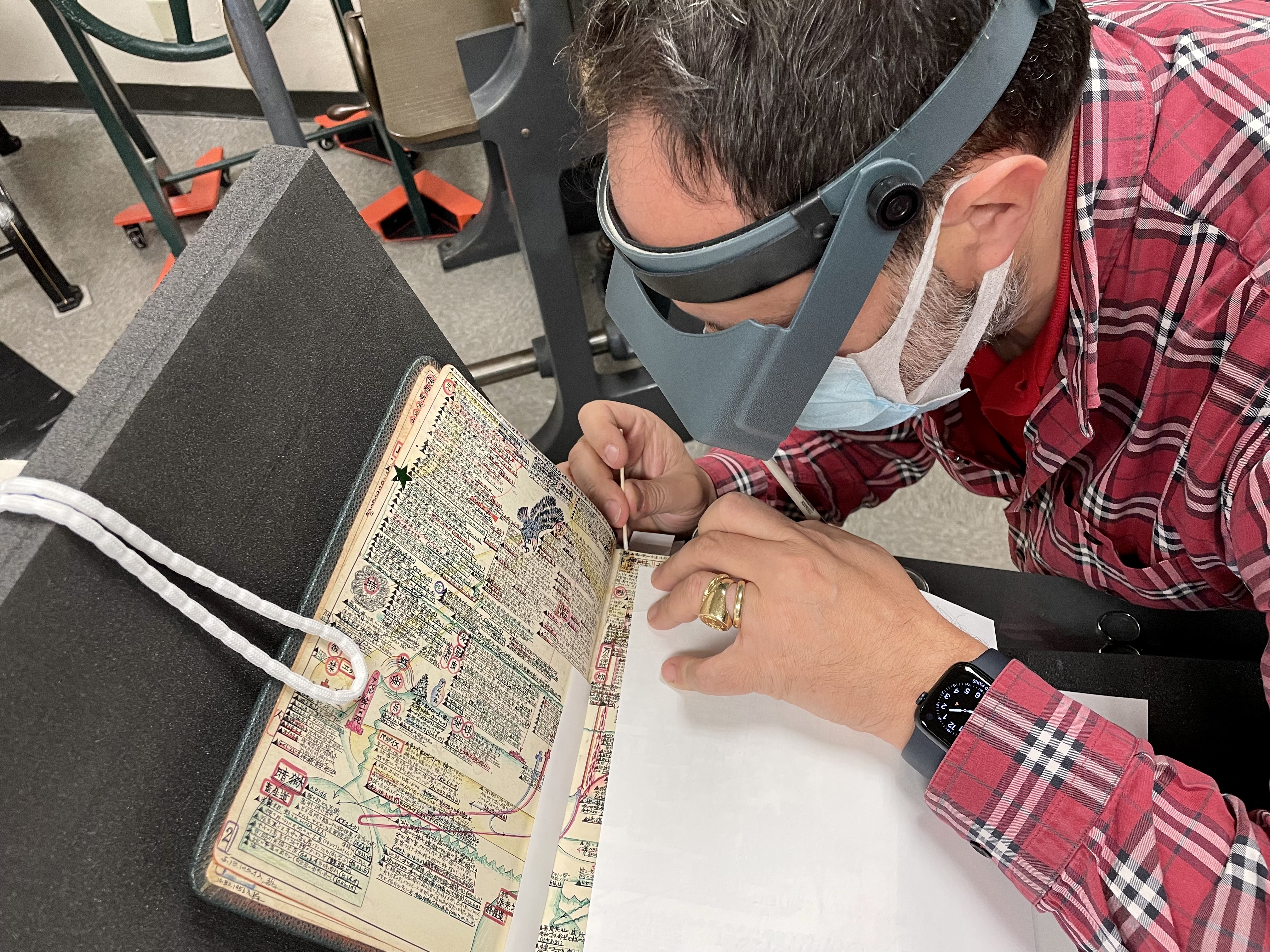 Companion Bible, stitch repairs between lines of text