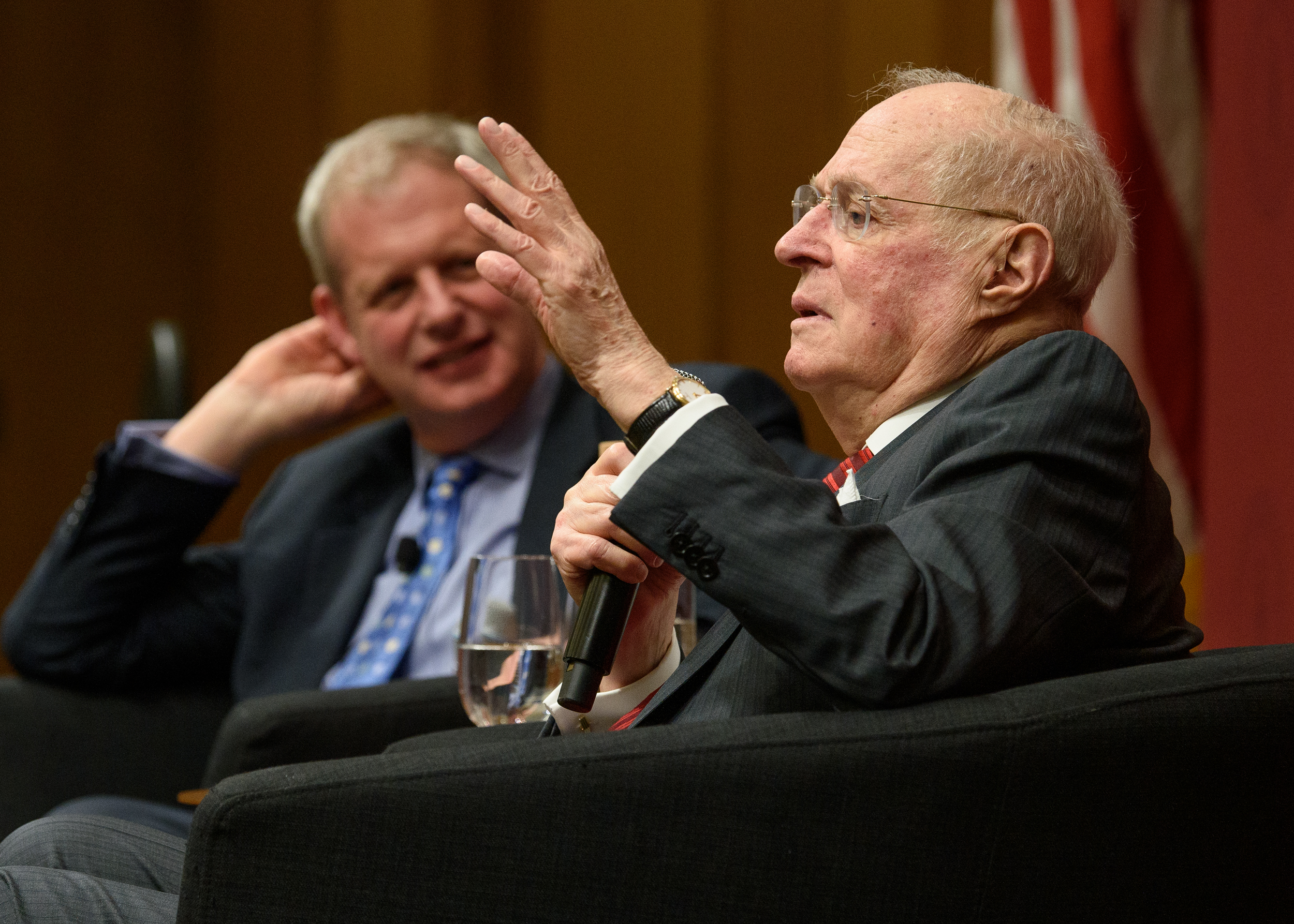 Visiting Fellow Eugene Volokh (left) in conversation with retired US Supreme Court Justice Anthony Kennedy. (Patrick Beaudouin, 2023)