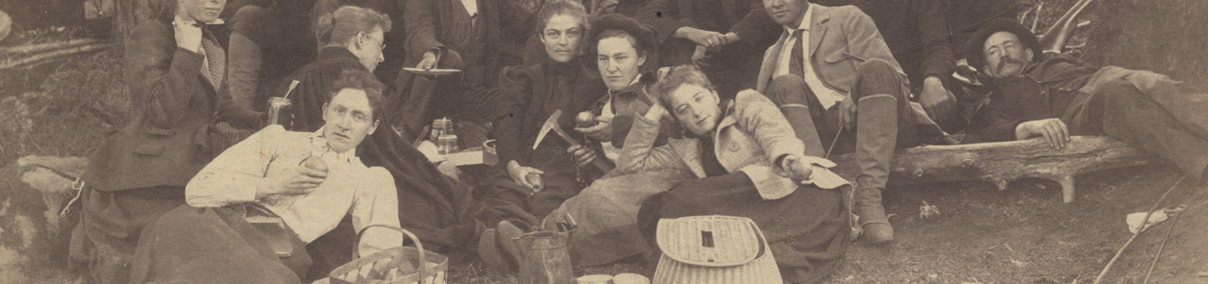 Lou Henry Hoover and Zoological Club having a picnic