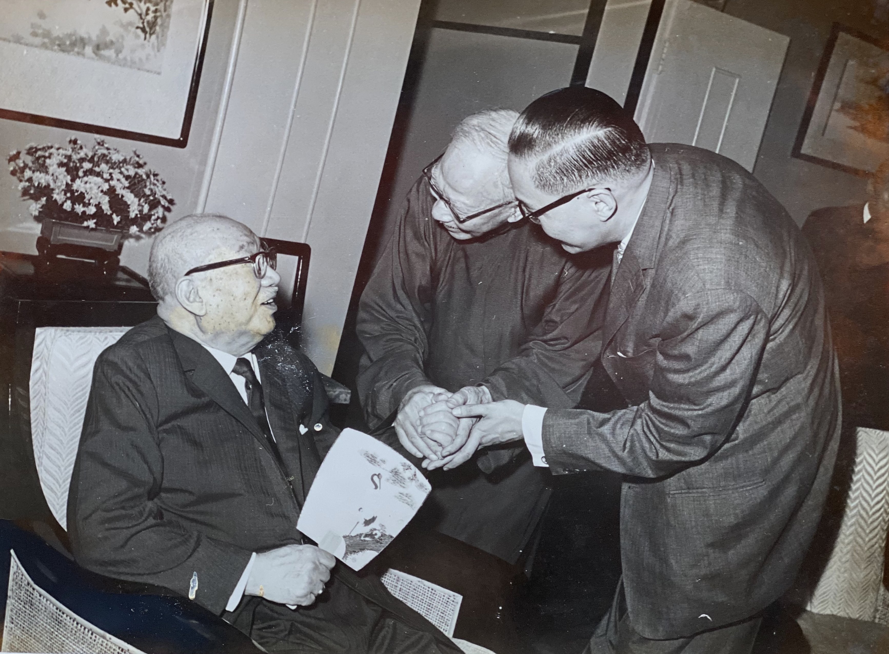 Chao (middle) meets with H. H. Kung (left) in Chiang Kai-shek’s residence in Taipei in September 1964.