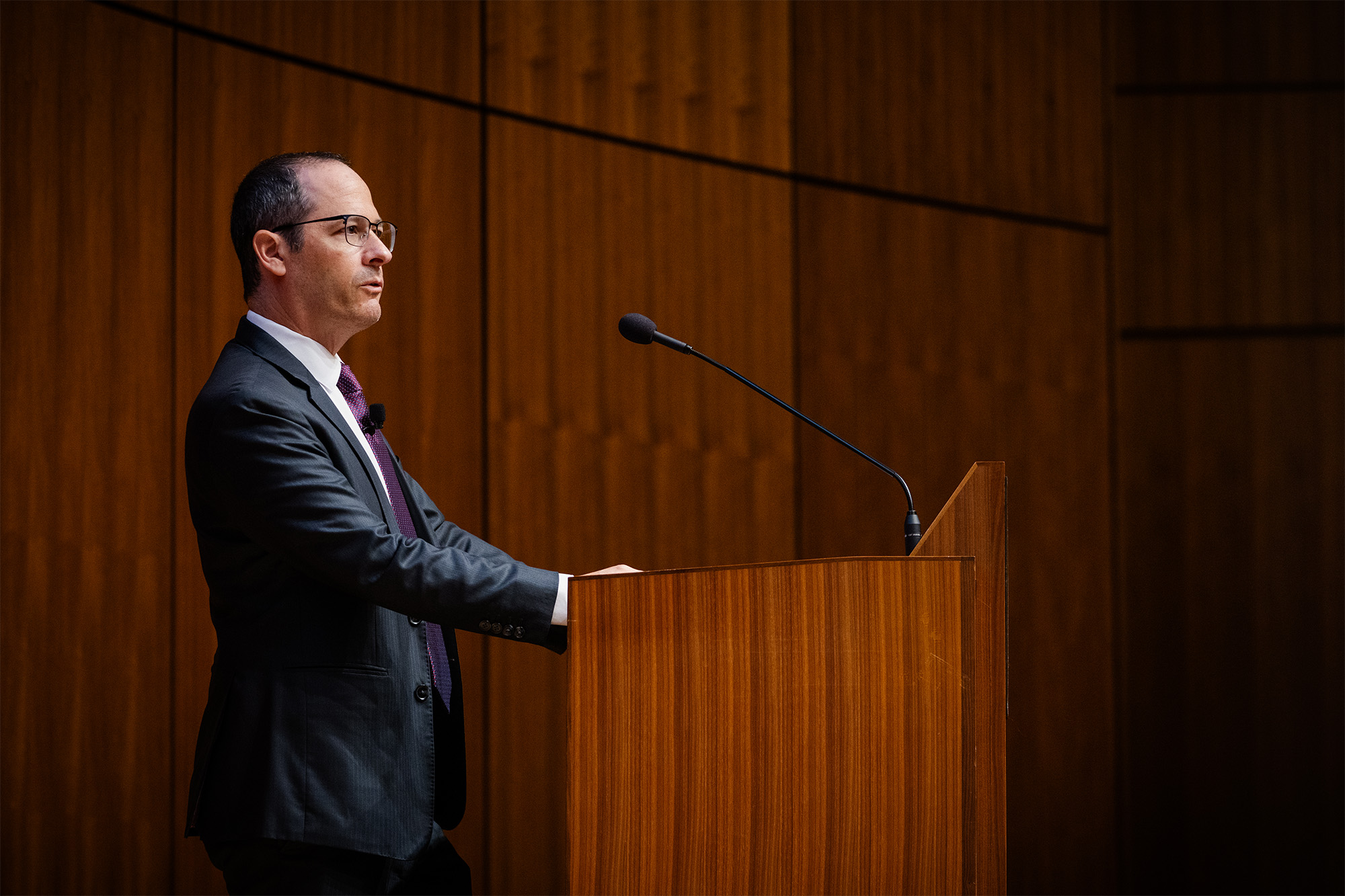 Senior Fellow Joshua D. Rauh speaks about the US federal debt and deficit in Hauck Auditorium on July 10, 2025. (Patrick Beaudouin)