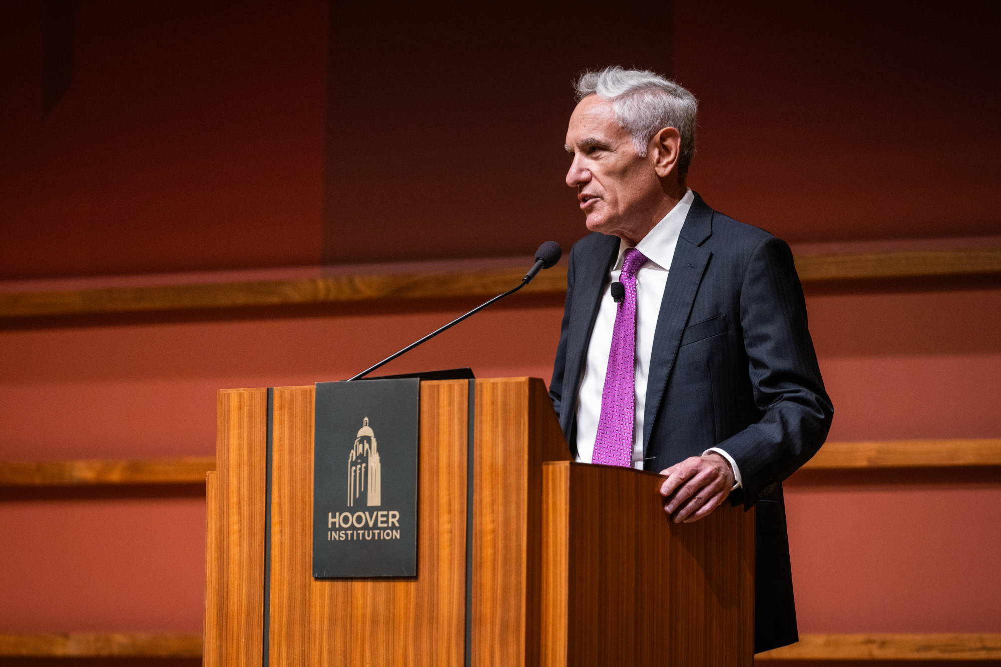 Senior Fellow and HISPBC co-organizer Scott Atlas speaks about health care policy in Hauck Auditorium on August 12, 2025. (Patrick Beaudouin)