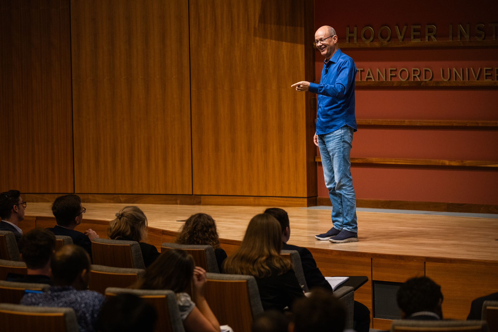 Senior Fellow Frank Dikötter speaks to a HISPBC participant in Hauck Auditorium on August 13, 2025. (Patrick Beaudouin)