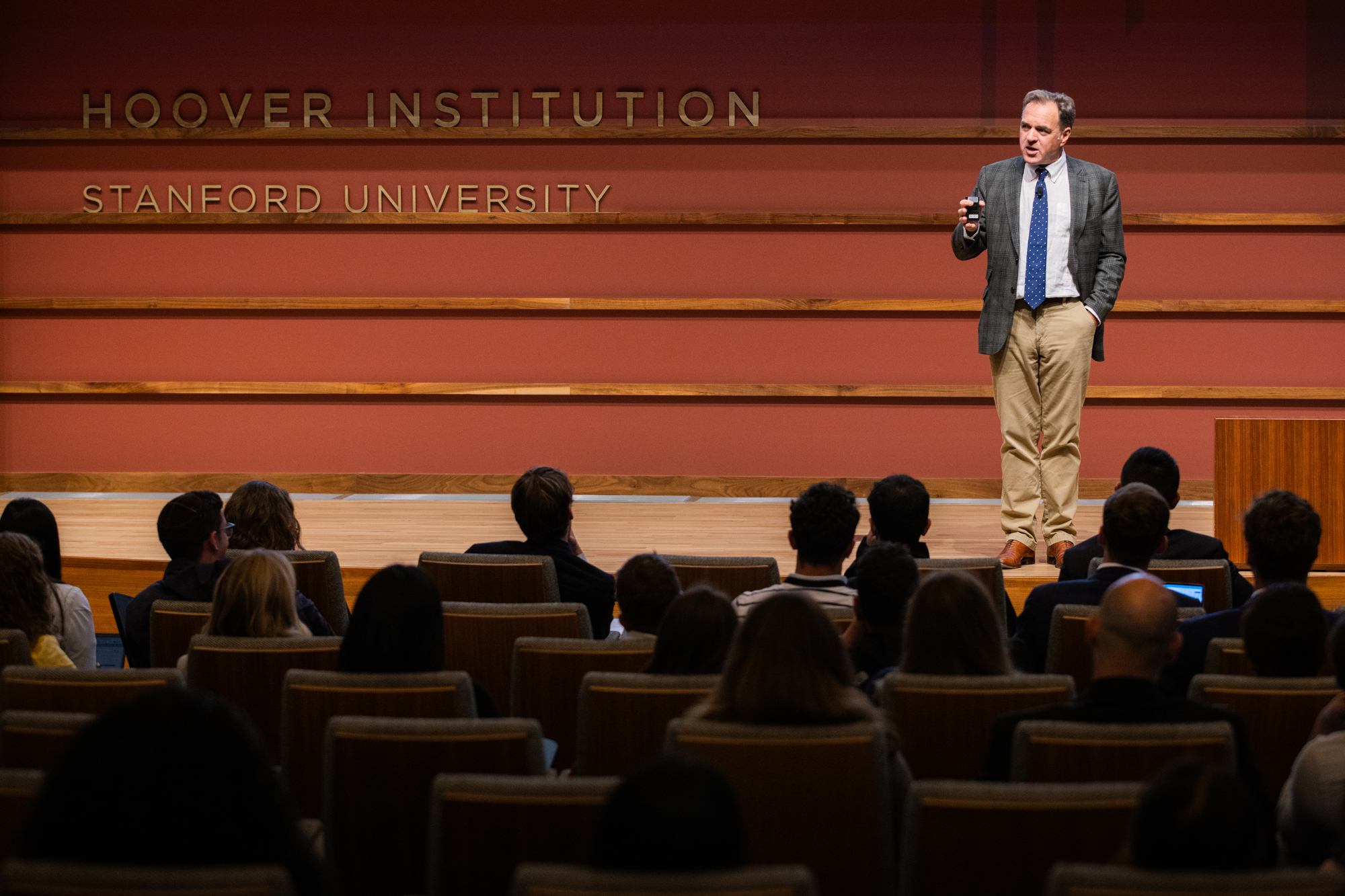 Senior Fellow Niall Ferguson speaks to participants of the Hoover Institution Summer Policy Boot Camp on August 14, 2025. (Patrick Beaudouin)