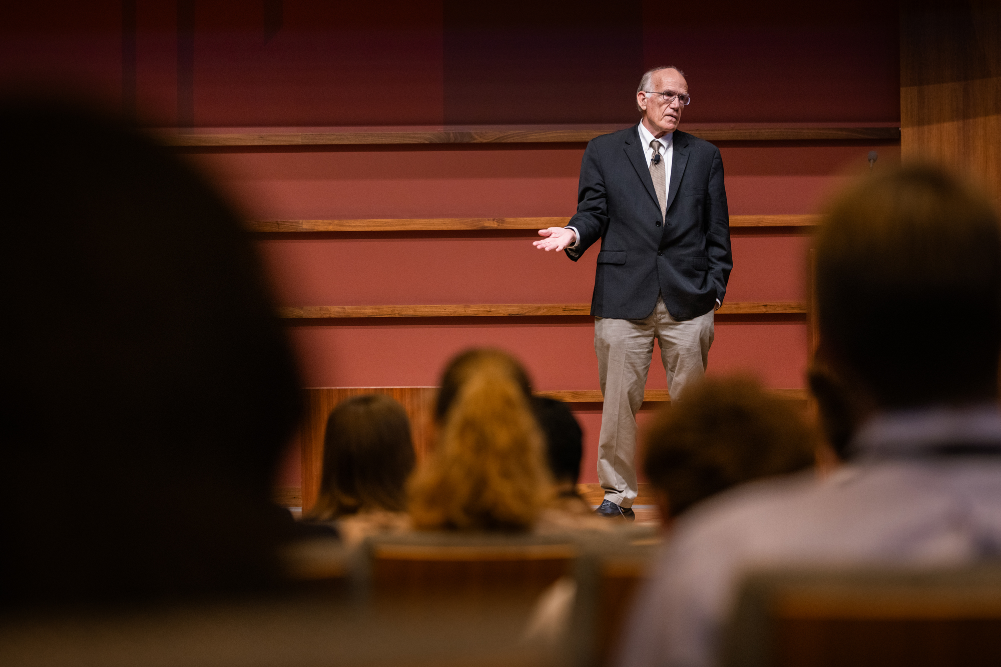 Senior Fellow Victor Davis Hanson speaks about threats to the concept of citizenship in Hauck Auditorium on August 14, 2025. (Patrick Beaudouin)