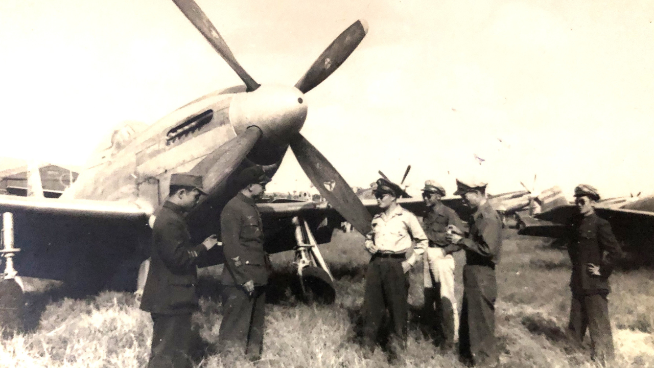 Cheng Sung-ting (second from right) and other military leaders inspect a P-51 fighter plane in Nanking shortly after the seat of the Nationalist government relocated to the city, ca. 1946. 