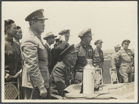 Black and white photo of Sun Liren with Chiang Kai-shek