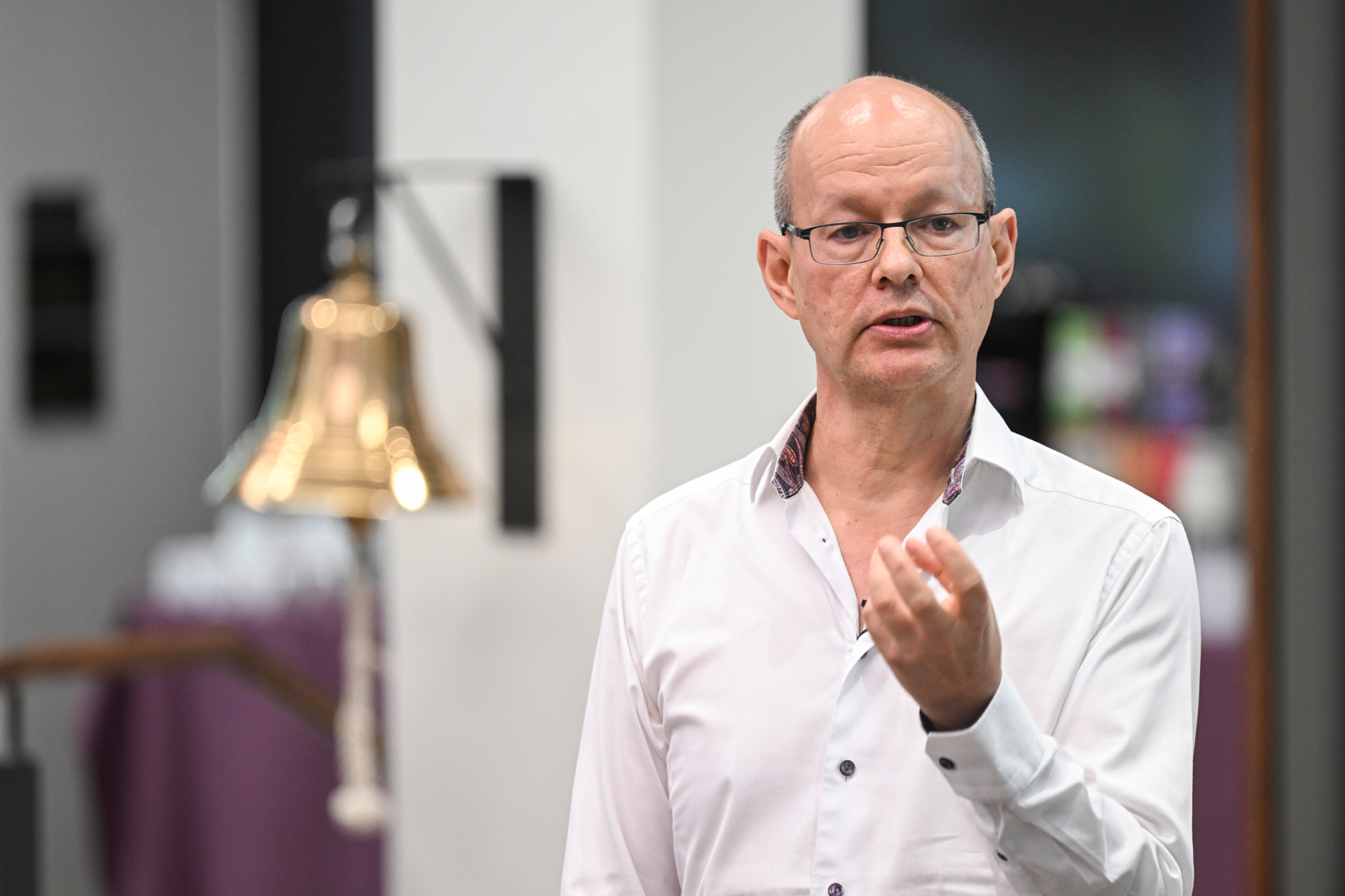 Frank Dikötter speaks to HIIS attendees