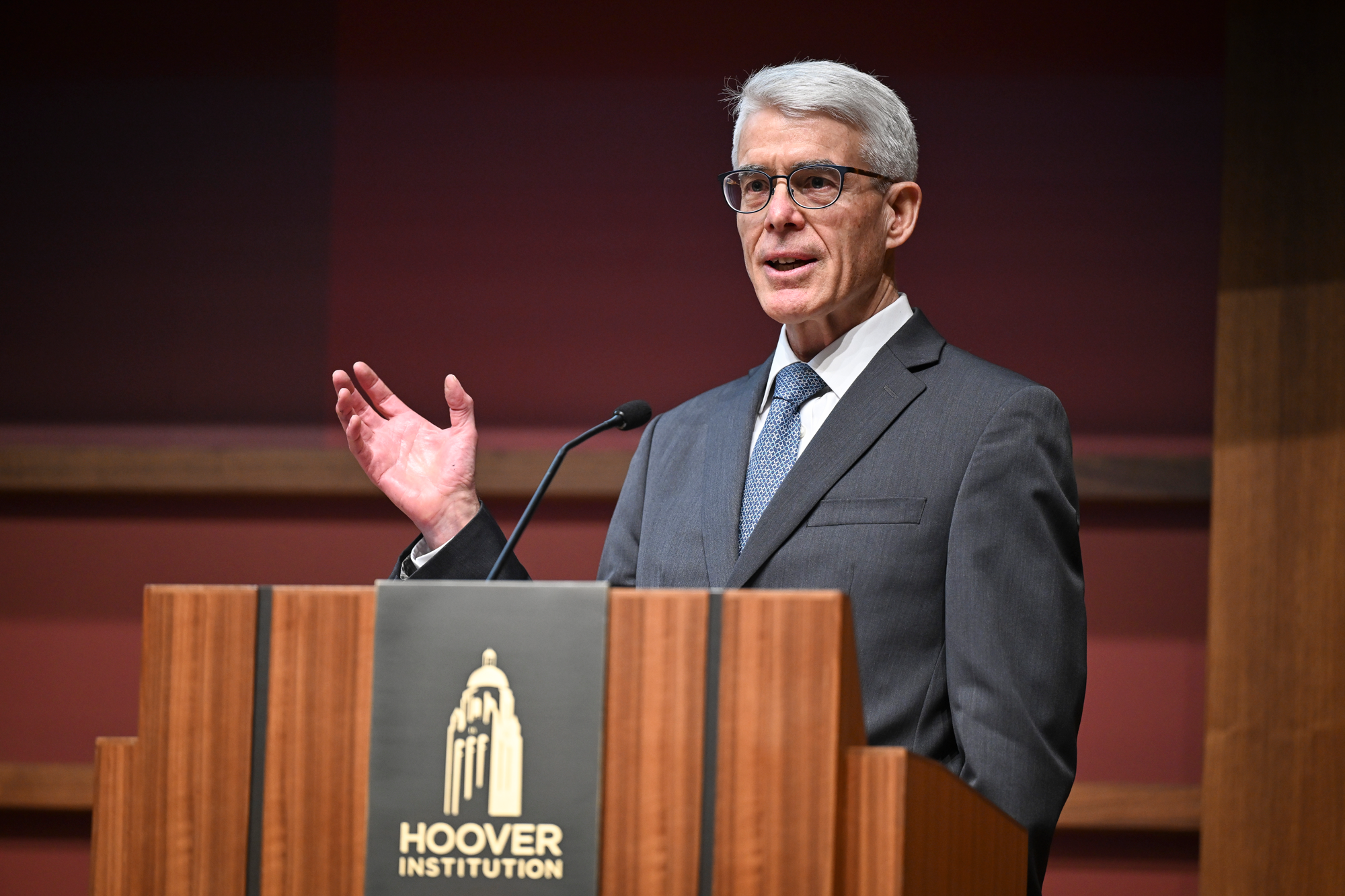 Senior Fellow Darrell Duffie speaks about digital currencies in Hauck Auditorium on May 9, 2025. (Patrick Beaudouin)