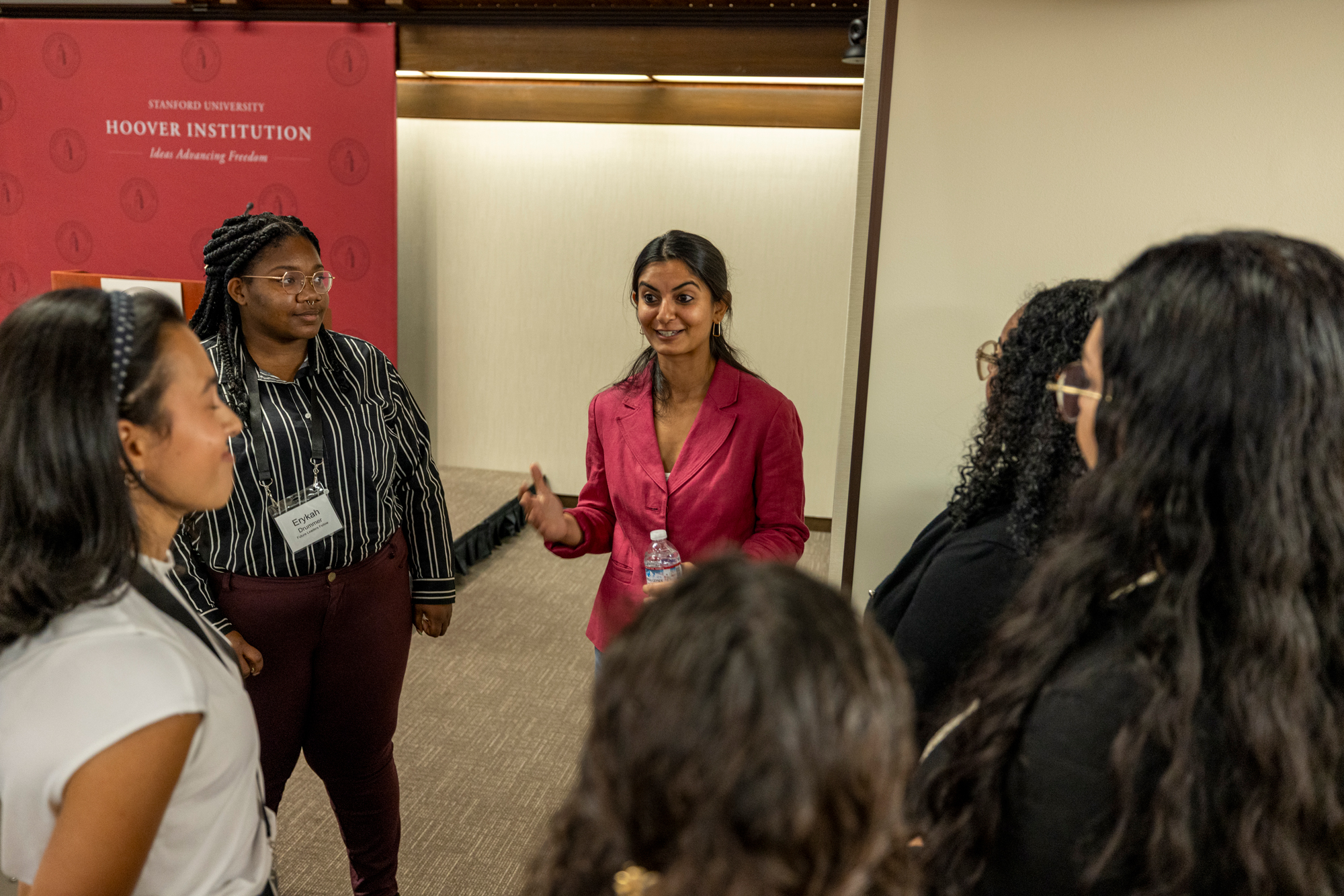 Hoover Fellow Suhani Jalota speaks with AFC Fellows in Stauffer Auditorium on October 1, 2025. (Daniel Beck)