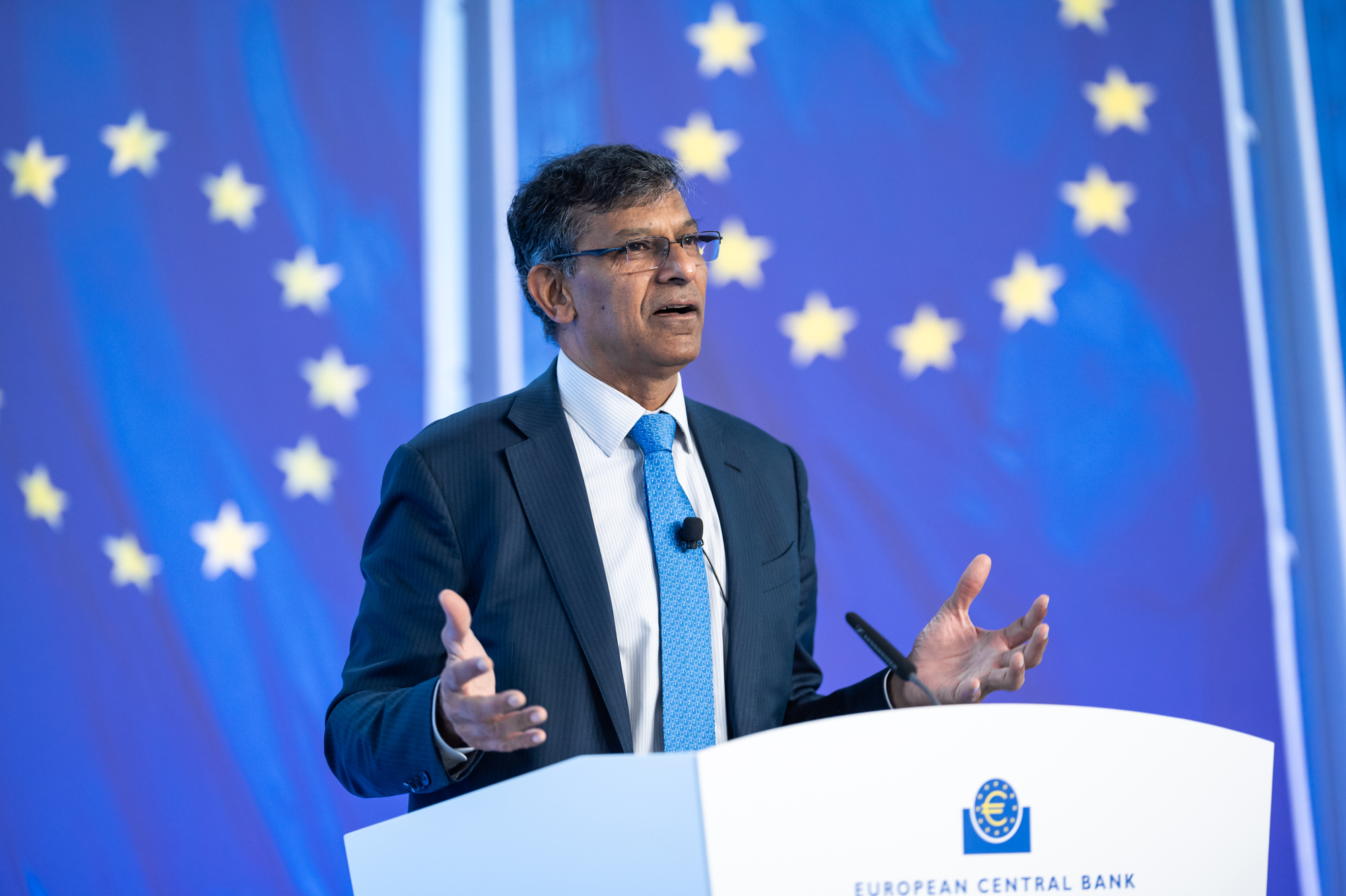 Raghuram Rajan, Hoover senior fellow and professor of finance at Chicago Booth School of Business, provides a keynote lecture on monetary policy and financial stability. Photo credit: Adrian Petty/ECB