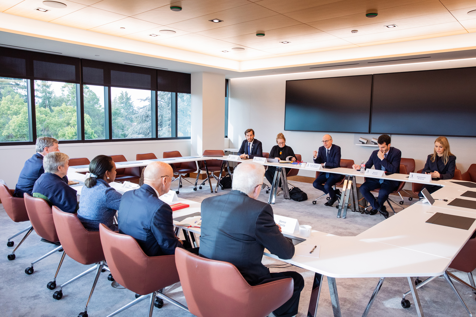 Hoover fellows (right to left) Philip Zelikow, Rose Goettemoeller, Condoleezza Rice, Adm. James O. Ellis Jr. and Steven J. Davis speak with Luxembourg Prime Minister Luc Frieden on November 11, 2025. (Patrick Beaudouin)