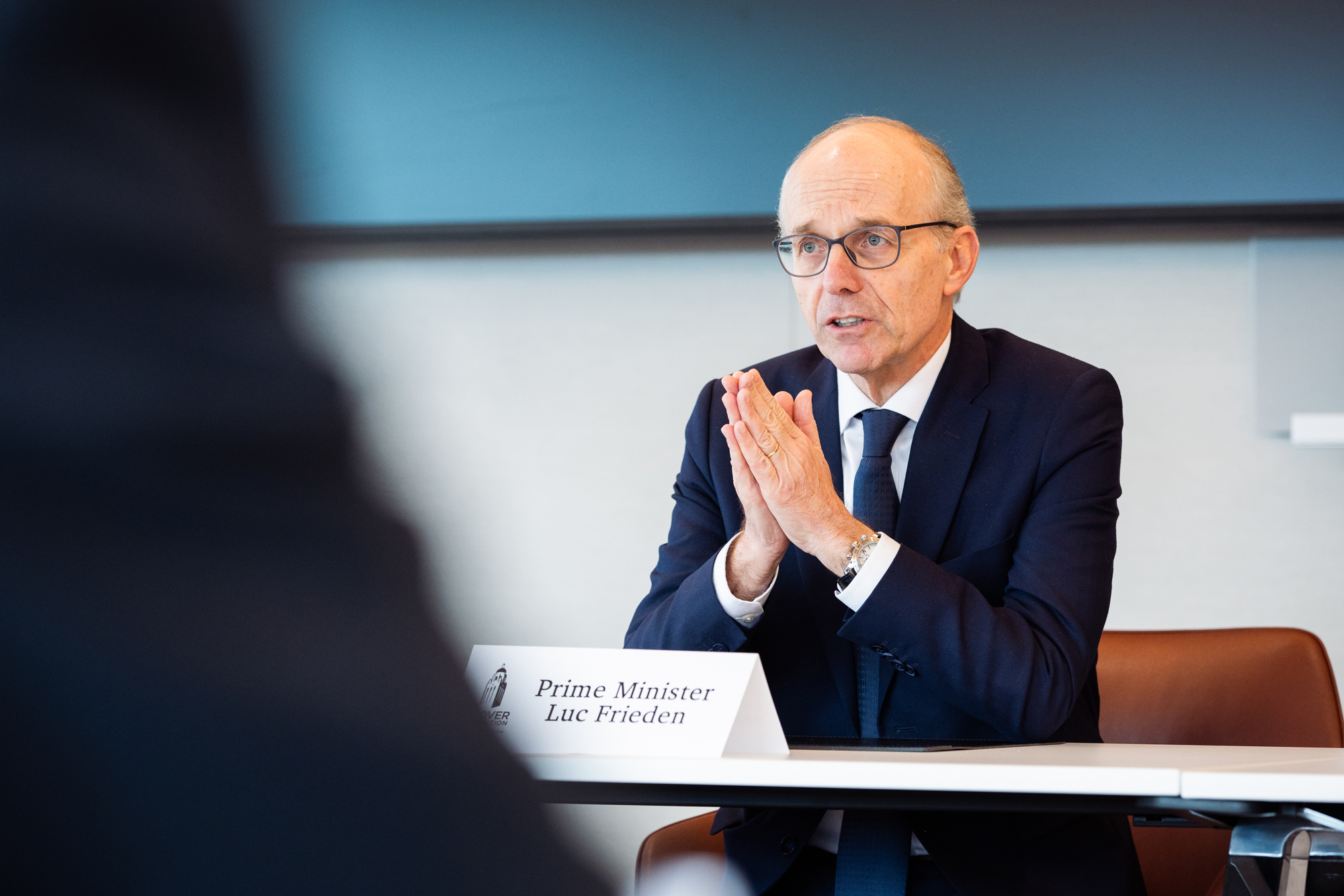 Luxembourg Prime Minister Luc Frieden speaks with Hoover scholars on November 11, 2025. (Patrick Beaudouin)