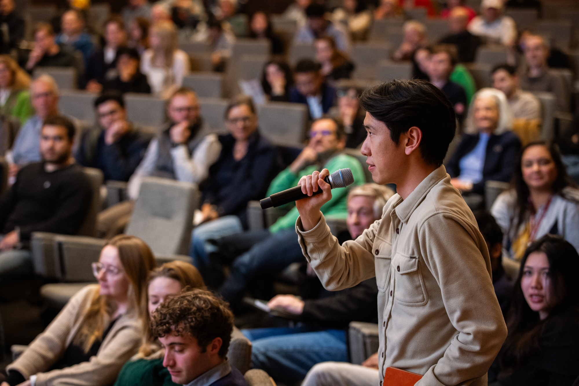 A student asks a question of panelists at Ideas That Made U.S.: Dialogues on Freedom held in Hauck Auditorium on February 11, 2026. (Patrick Beaudouin)