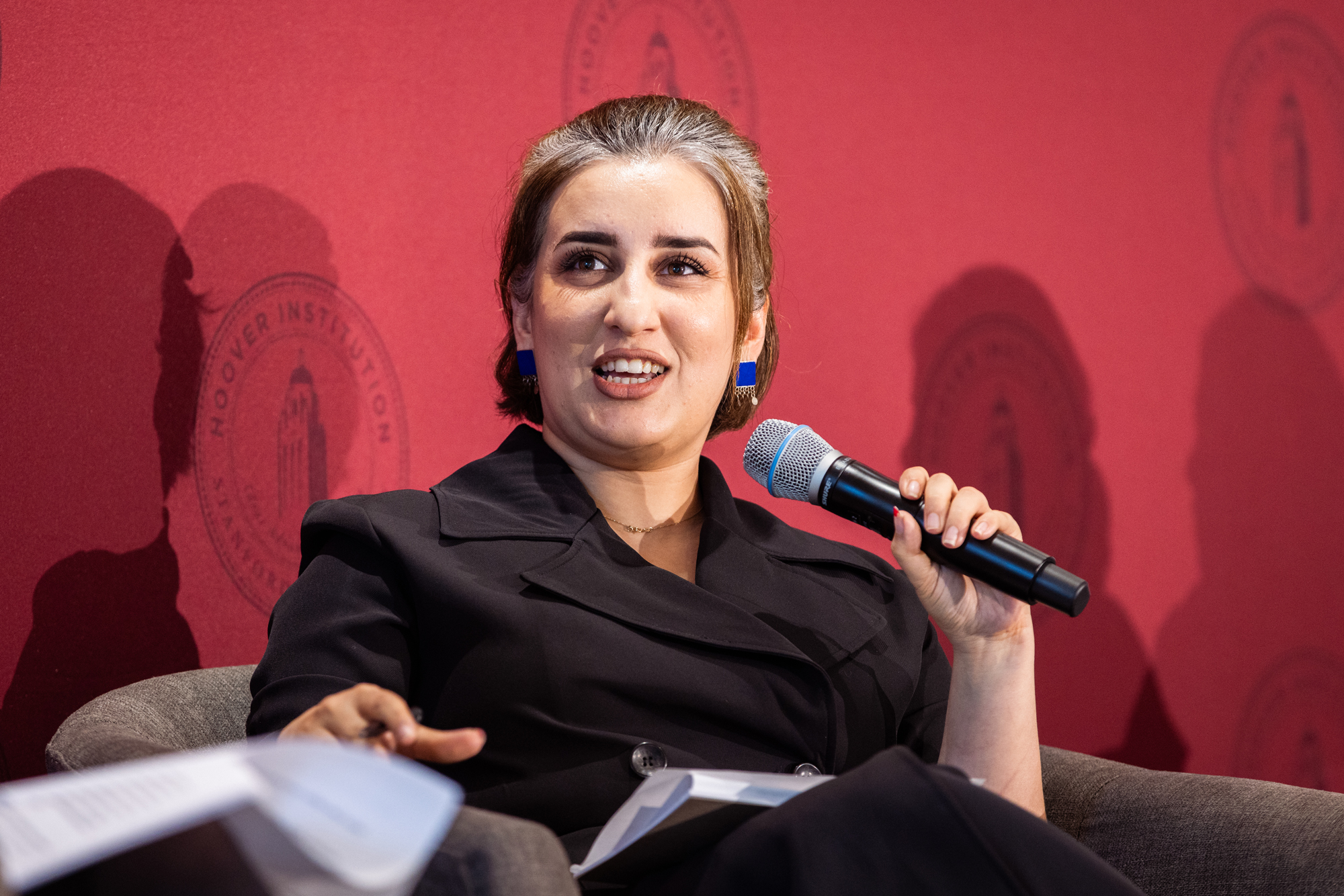 Journalist Farahnaz Forotan speaks about her experience covering peace negotiations in Qatar in 2020-2021 during a panel discussion on the war in Afghanistan held in Hoover’s Shultz Auditorium on April 9, 2026. (Patrick Beaudouin)