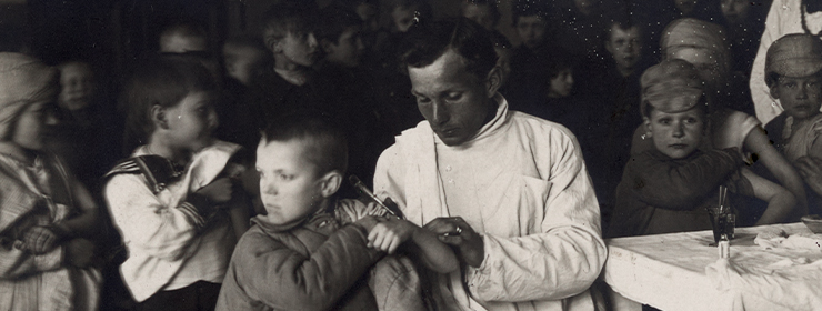 ARA administering the tetra-vaccine to children, Petrograd, 1922