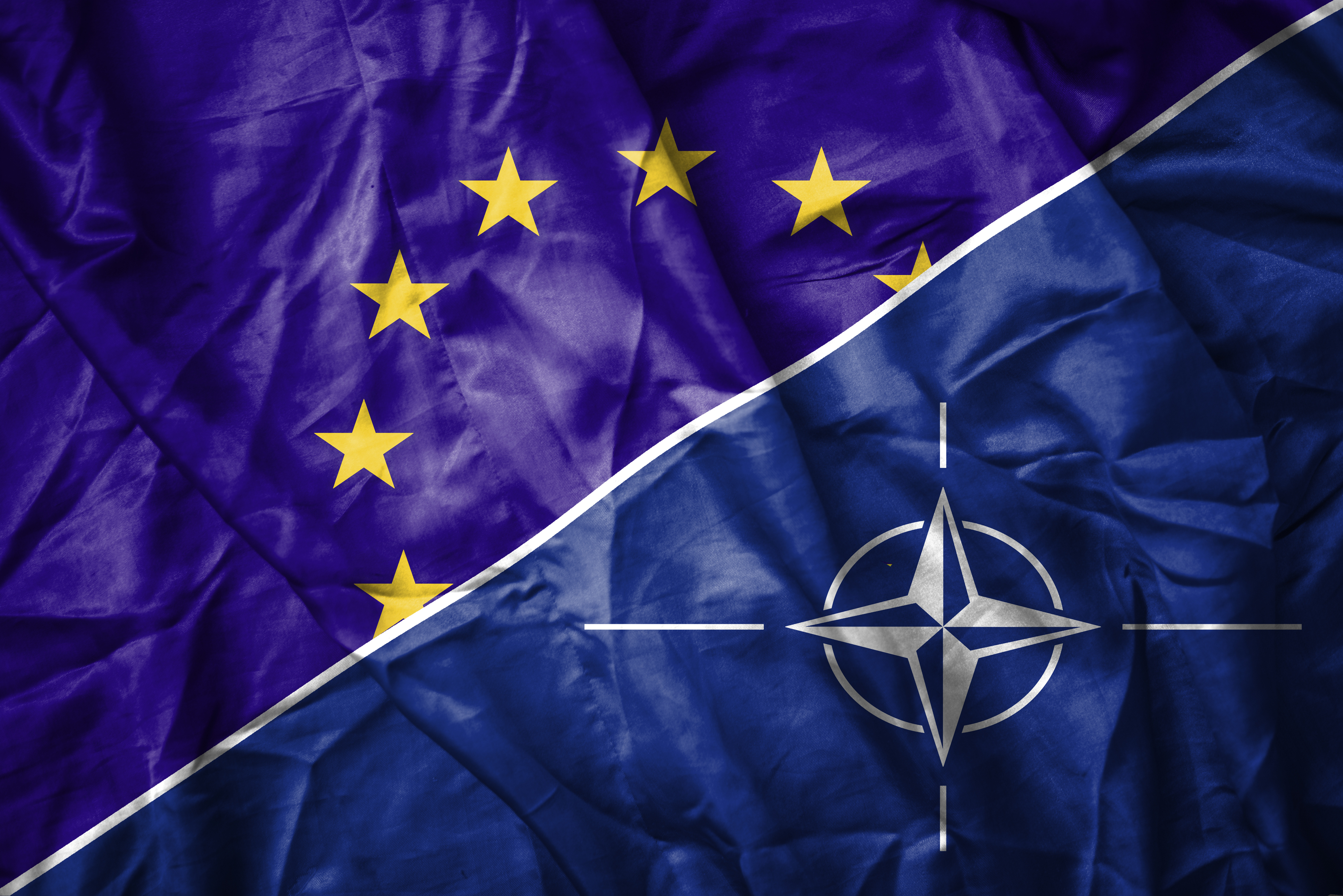 Нато осудила. Прапор НАТО. Флаг НАТО И Евросоюза. Флаг НАТО И ЕС. США НАТО ЕС.
