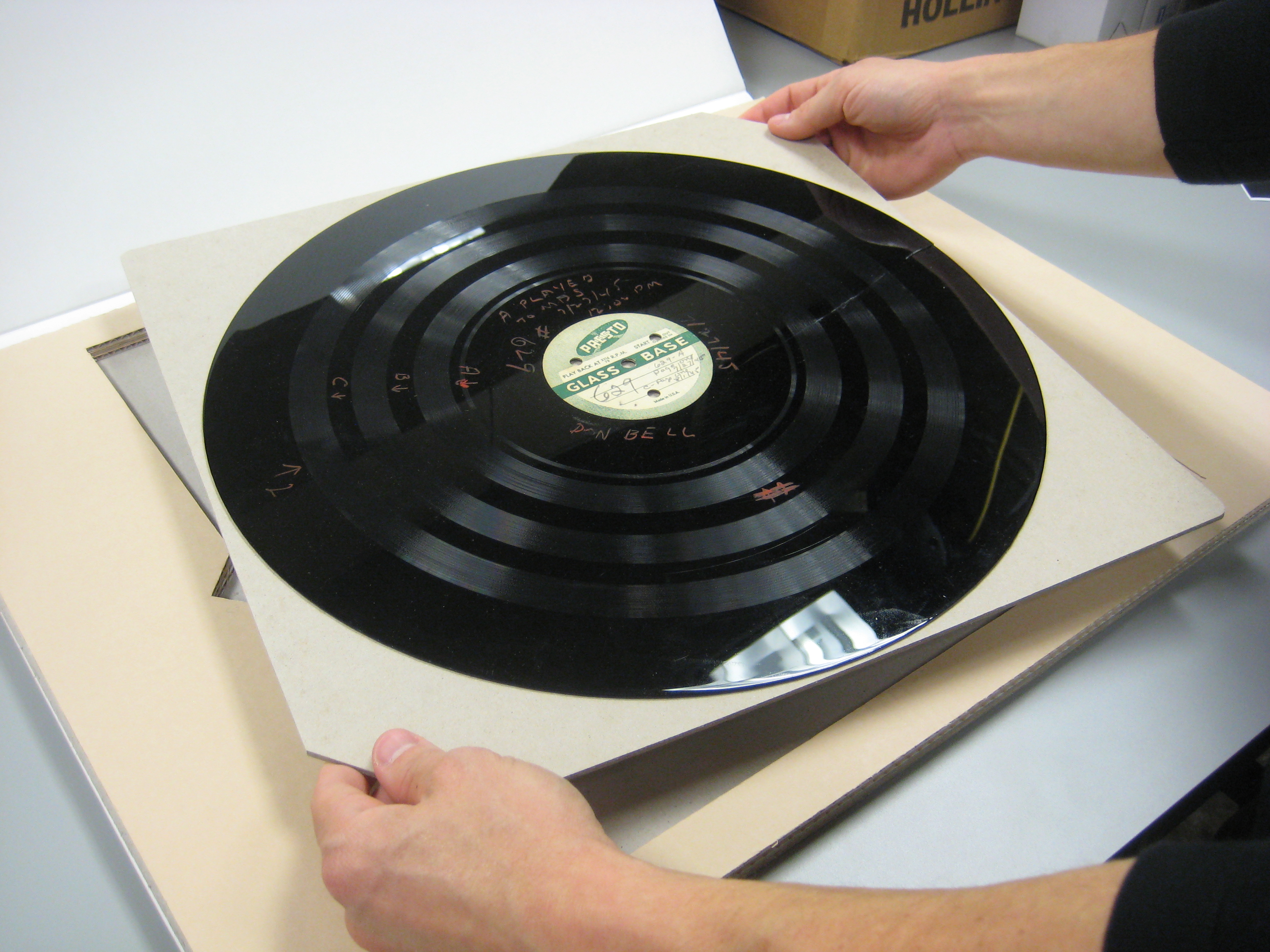 Designing a Housing for Horizontal Storage of Cracked or Broken Phonograph Discs