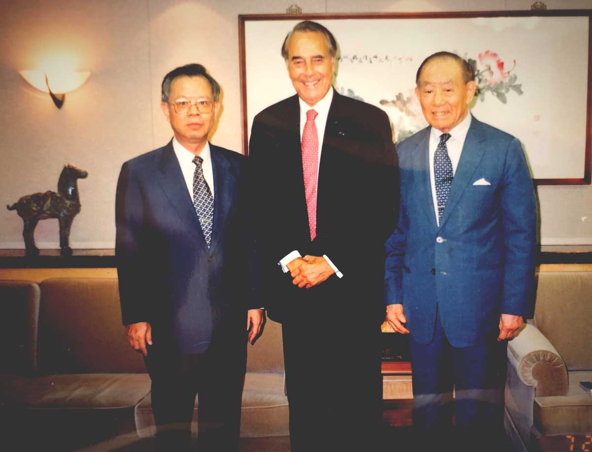 perng-fai-nan-senator-bob-dole-chao-tze-chi.jpg