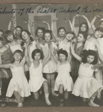 Photo of the youngest class at Moscow Ballet School circa 1922