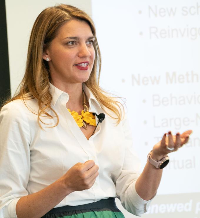 イ*ト様 シェイキーウーマン　shakeywoman This turned my life upside down': Former election worker testified