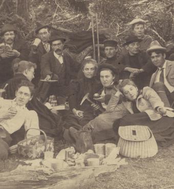 Lou Henry Hoover at center of picnicing Zoology club, circa 1897