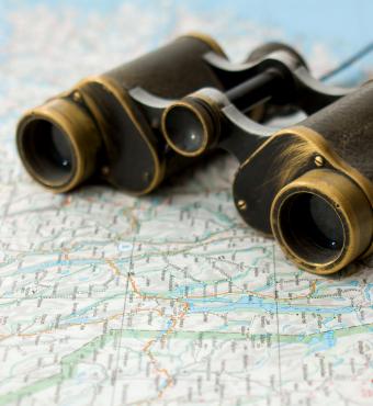 binocular on the map