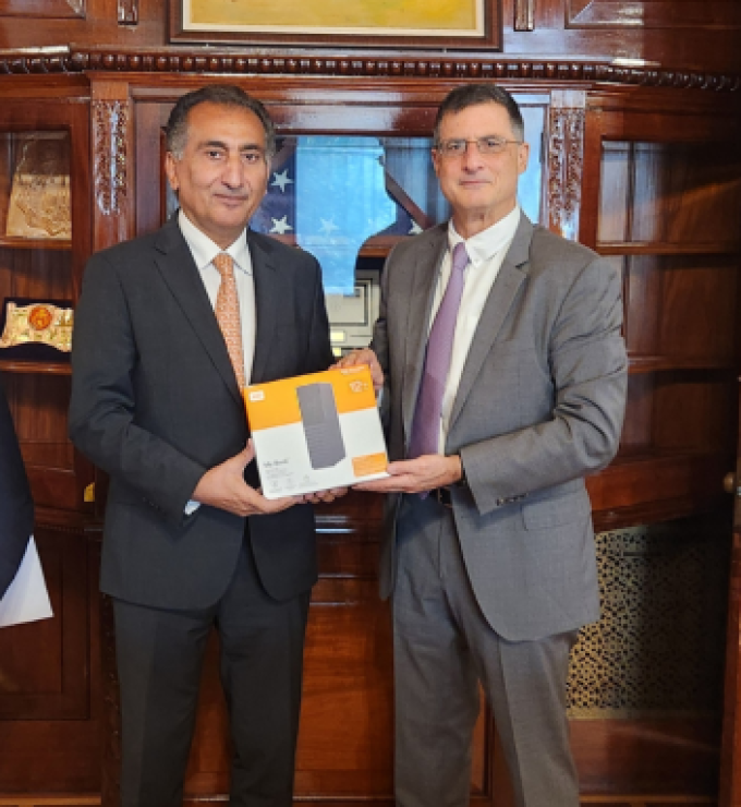 H.E. Nazar Al Khirullah and Eric Wakin