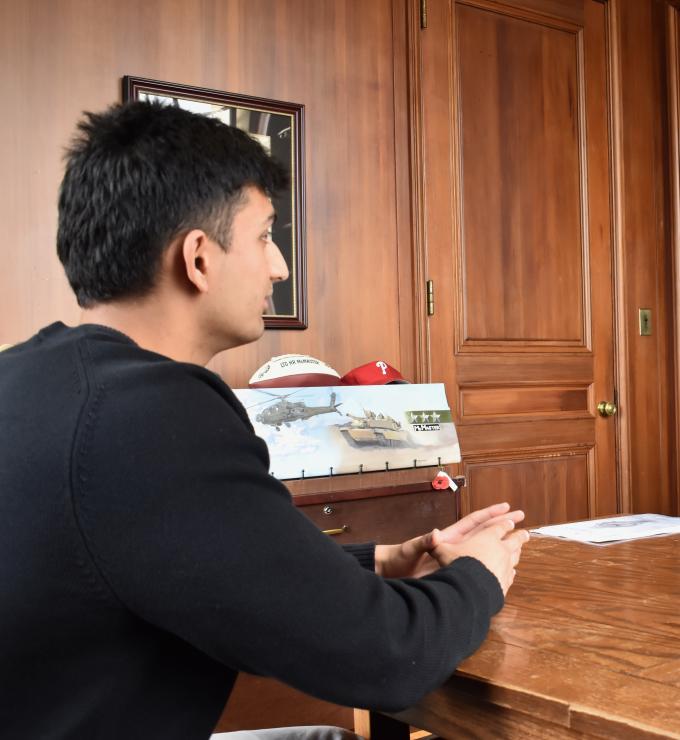Ahvish Roy (left) and H.R. McMaster discuss Roy’s work at Hoover inside McMaster’s office in Hoover Tower on January 21, 2026. (Chris Herhalt)