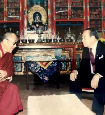 Chao Tze-chi visits the Dalai Lama at the latter’s residence in Dharamshala, India