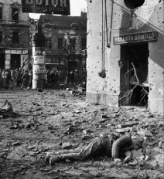 Hungarians with dead Soviet soldier in 1956 uprising