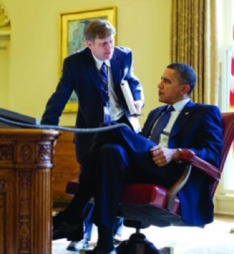 Hoover senior fellow Michael McFaul briefs President Obama in the Oval Office in