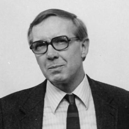 Black and white photo portrait of Warren Heckrotte