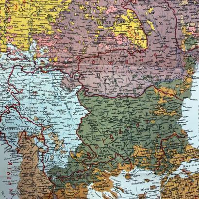 1918 colorized map showing Central Europe, Italy, and the Balkan Peninsula.