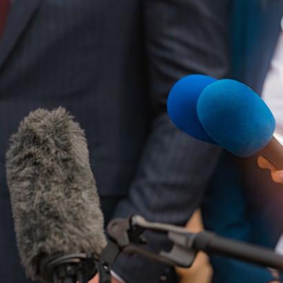 mediainterviewpoliticianiStock-1409277358.jpg