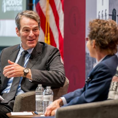 Senior Fellow John H. Cochrane speaks with SF Fed President and CEO Mary C. Daly in Shultz Auditorium on December 6, 2024. (Steve Castillo)