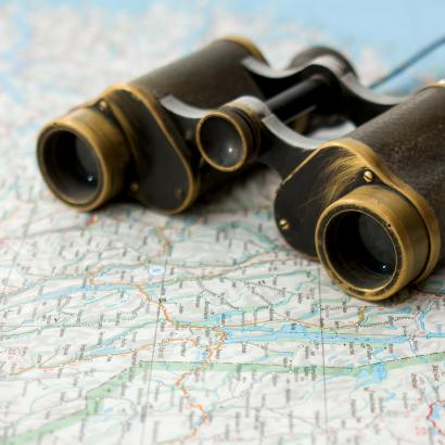binocular on the map
