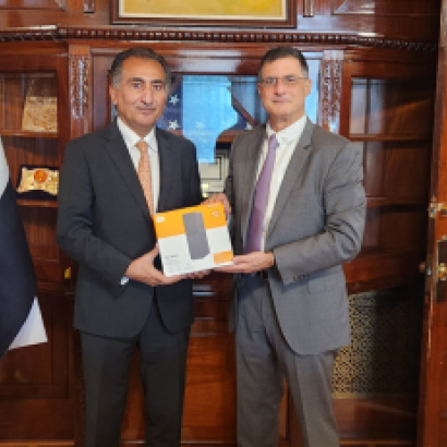 H.E. Nazar Al Khirullah and Eric Wakin