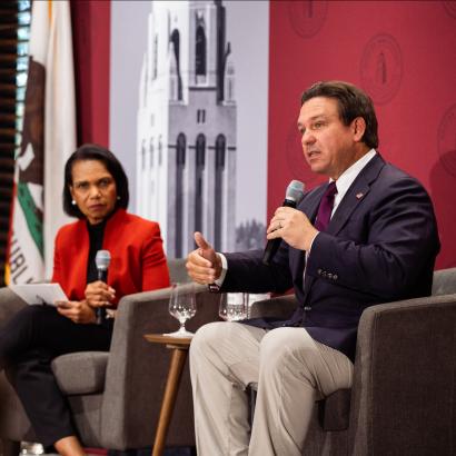Florida Governor Ron DeSantis speaks in Hoover’s Shultz Auditorium on October 17, 2025. (Patrick Beaudouin)