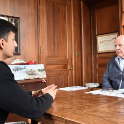 Ahvish Roy (left) and H.R. McMaster discuss Roy’s work at Hoover inside McMaster’s office in Hoover Tower on January 21, 2026. (Chris Herhalt)