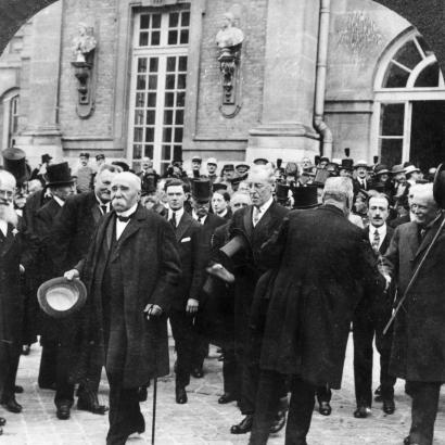 1919: French prime minister Georges Clemenceau (1841 - 1929) (L), US president Woodrow Wilson (1856 - 1924) (C) and British prime minister David Lloyd George (1863 - 1945) attend negotiations for the Treaty of Versailles. (Photo by Hulton Archive/Getty Images)