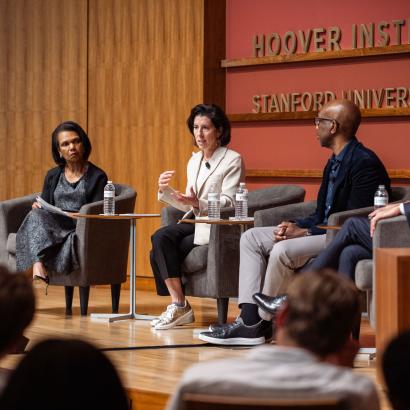 Hoover Institution Director Condoleezza Rice, Former US Commerce Secretary Gina Raimondo, Google-Alphabet executive James Manyika and Former UK Prime Minister and Hoover Distinguished Visiting Fellow Rishi Sunak are seen in Hauck Auditorium on March 17, 2026. (Patrick Beaudouin)