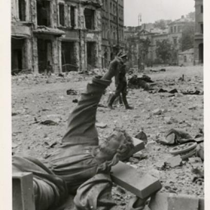 Warsaw, Krakowskie Przedmieście near the Church of the Holy Cross, circa September 1944