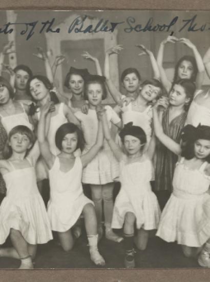 Photo of the youngest class at Moscow Ballet School circa 1922