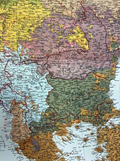1918 colorized map showing Central Europe, Italy, and the Balkan Peninsula.