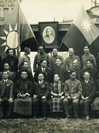 Photo of Deng Yanda and Mao Zedong at the third plenary session of the KMT Second Central Committee, March 1926